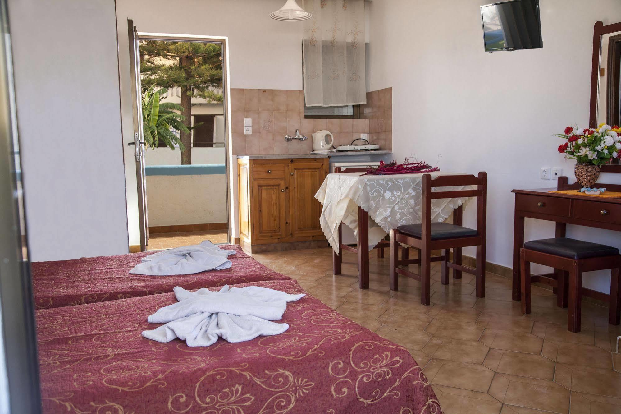 Yiannis Yard Studios & Apartments Città di Kos Esterno foto