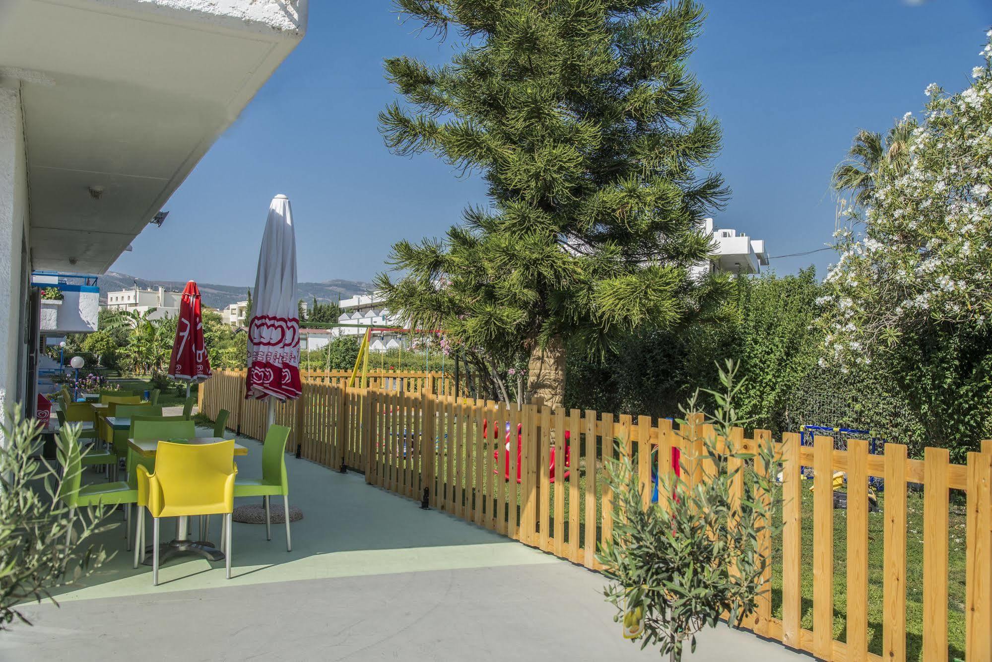 Yiannis Yard Studios & Apartments Città di Kos Esterno foto