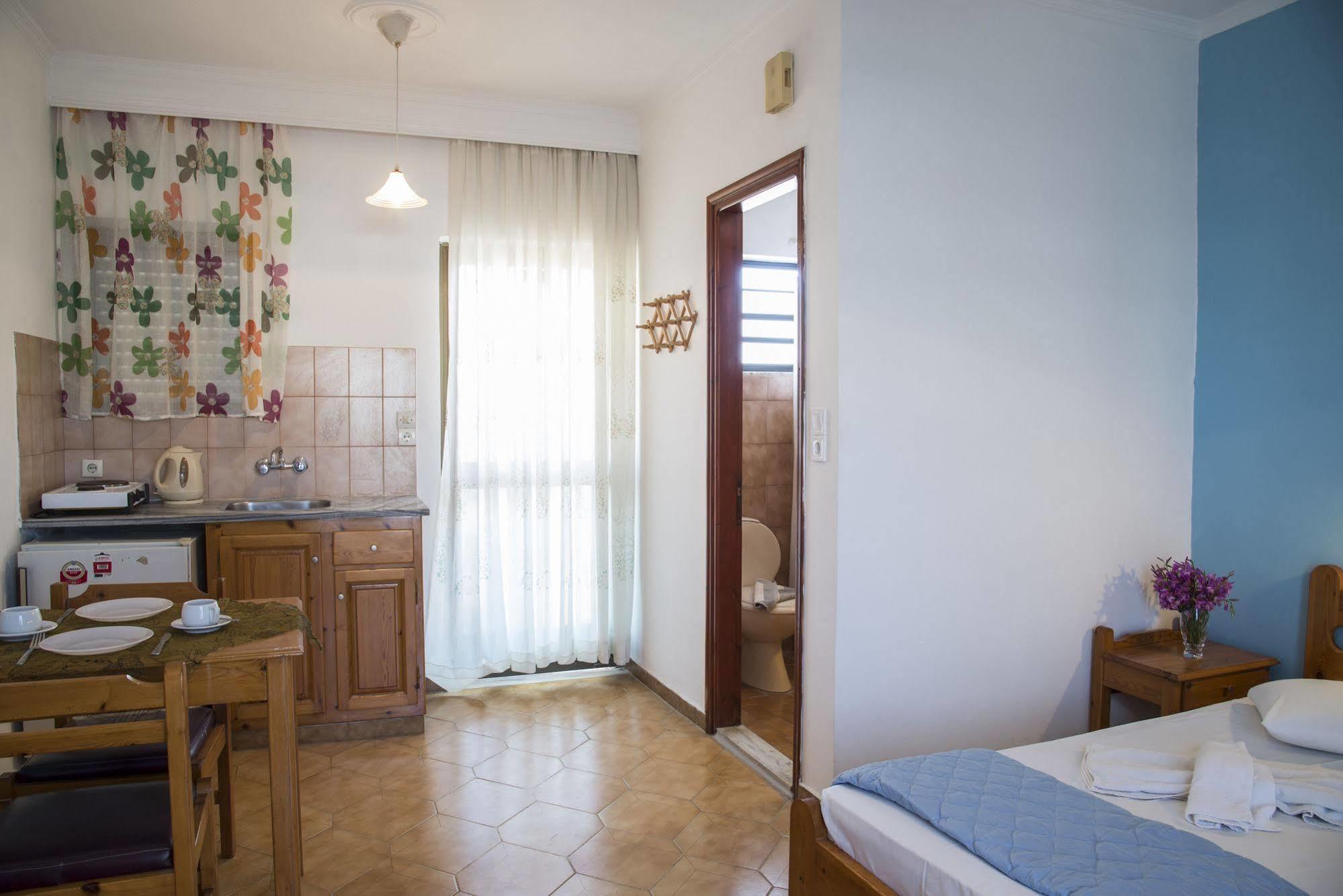 Yiannis Yard Studios & Apartments Città di Kos Esterno foto