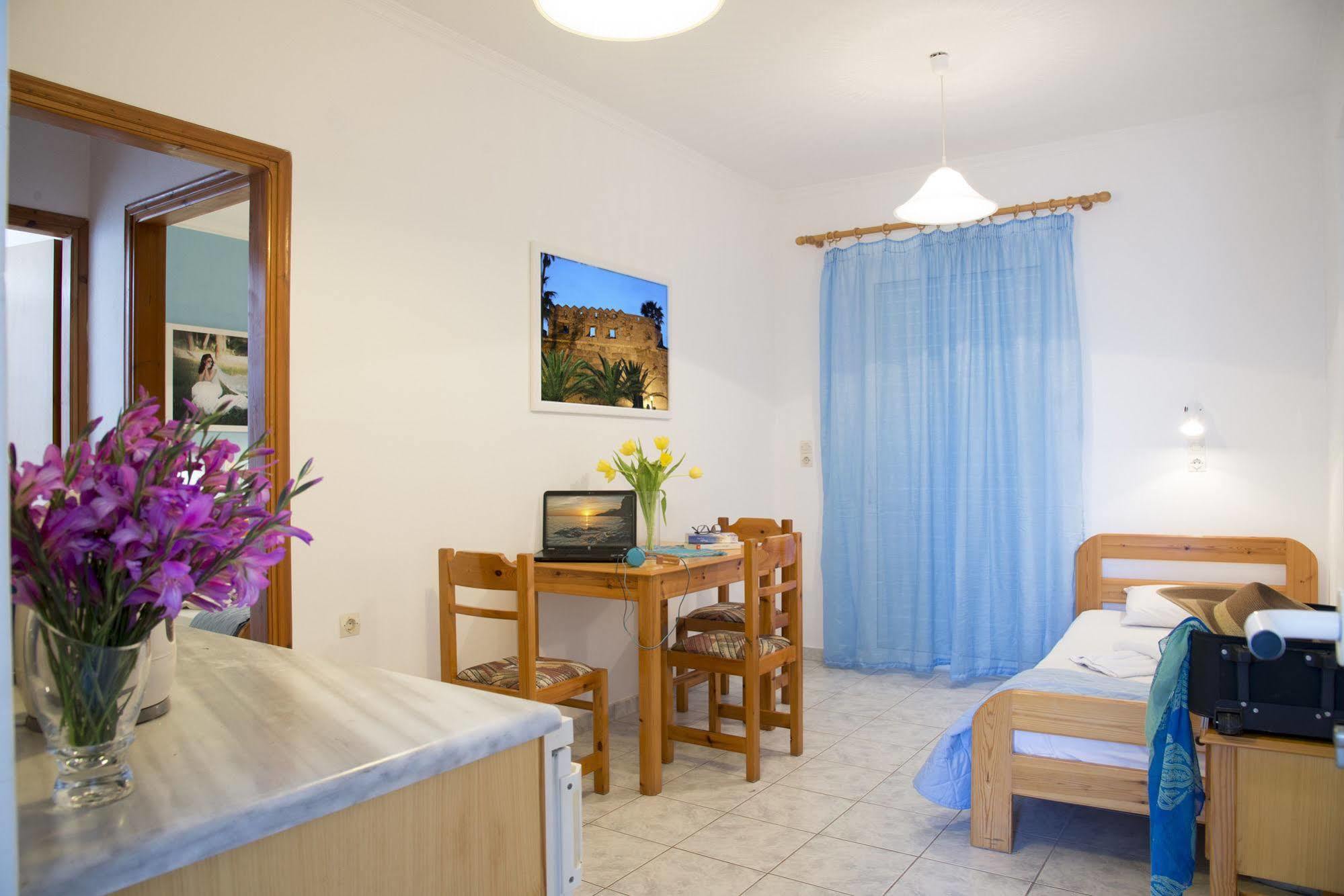 Yiannis Yard Studios & Apartments Città di Kos Esterno foto